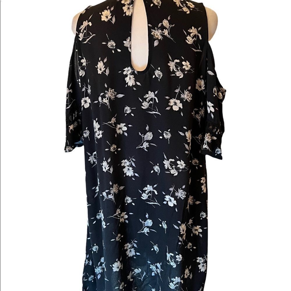 Xhilaration size small SS cold shoulder black and white floral dress EUC - Picture 2 of 10